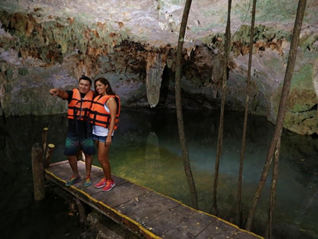 Disfruta del cenote de agua cristalina